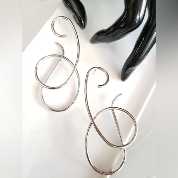 New! Zara Extravagant Geo Earrings - Picture 7 of 16